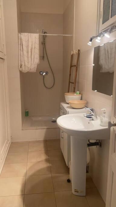 Amazing 2-Bedroom Apartment In Nice Near The Beach Kültér fotó
